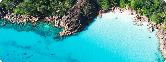 Plage et rochers